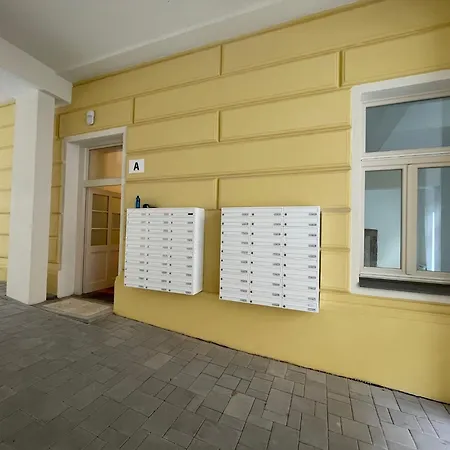 Varsavska 203 *